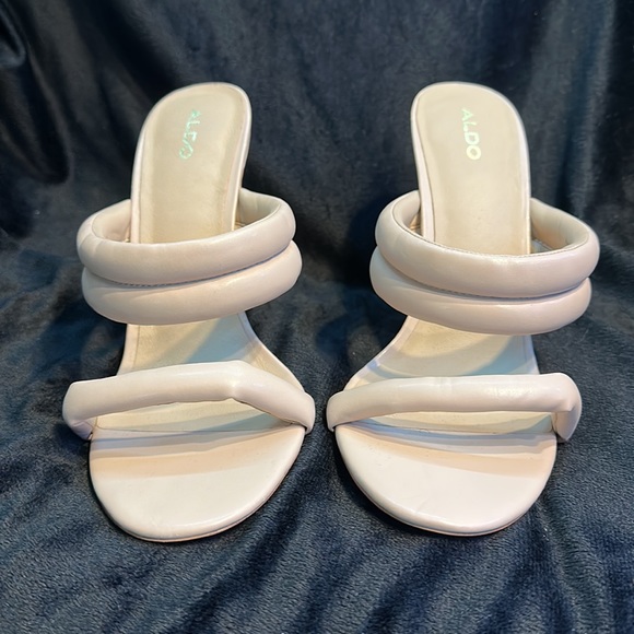 Cream Color Heels - Picture 2 of 5